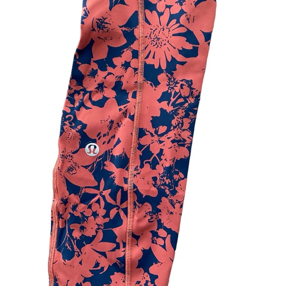 Lululemon Final Lap Crop *23"
Efflorescent Dark Canyon Onyx Blue size 4 - Picture 8 of 15